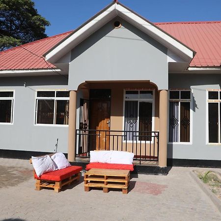 Pearl Lulu Modern Bnb Homestay Дар ес Саалам Екстериор снимка