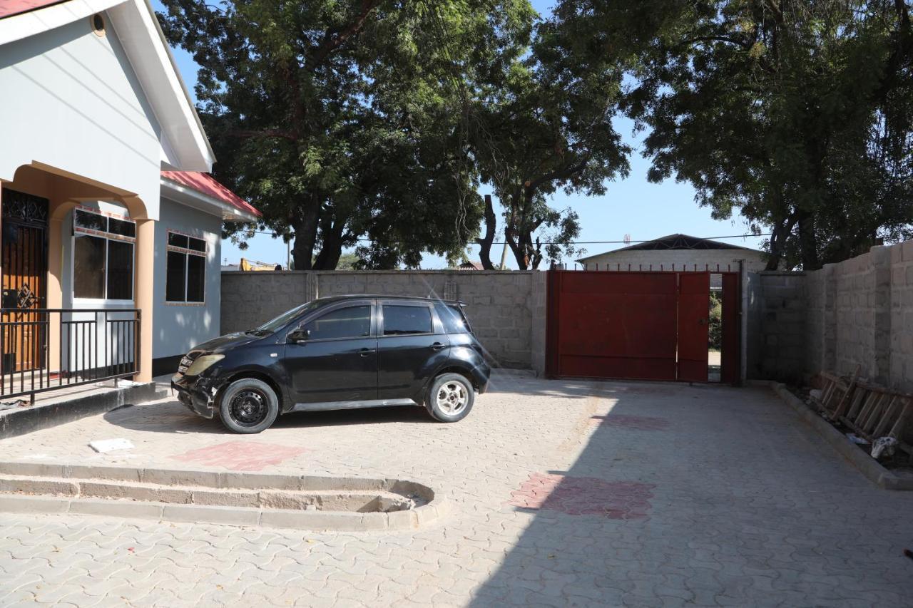 Pearl Lulu Modern Bnb Homestay Дар ес Саалам Екстериор снимка